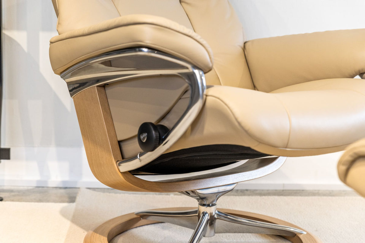 Stressless Mayfair Recliner Chair & Stool Sig Base Sand/Oak