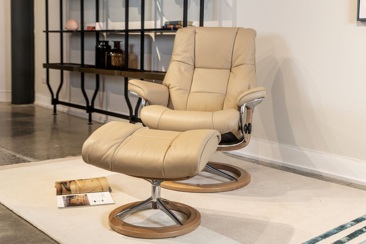 Stressless Mayfair Recliner Chair & Stool Sig Base Sand/Oak